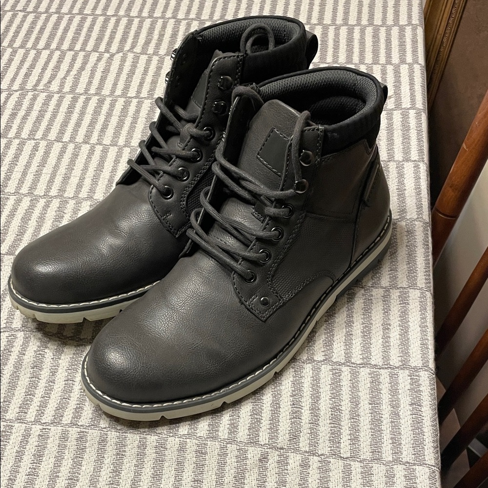 Men's Gray Leather Boots